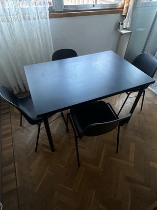 Mesa comedor negra y 4 sillas negras