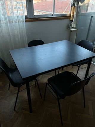 Mesa comedor negra y 4 sillas negras