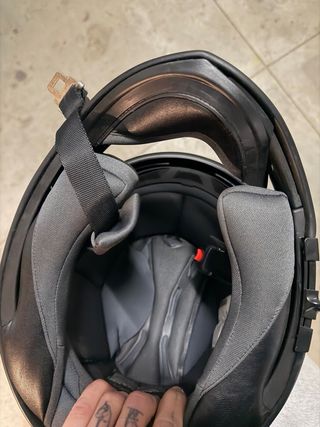 Casco integral de moto negro y azul. Talla XL.