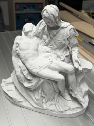 La Piedad de Miguel Ángel: Figuras María y Jesús