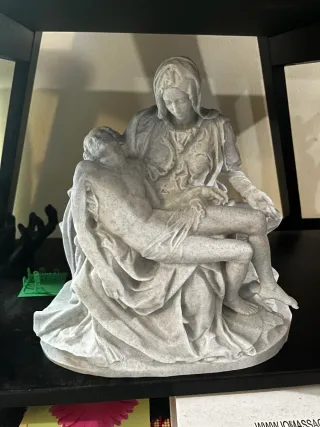 La Piedad de Miguel Ángel: Figuras María y Jesús