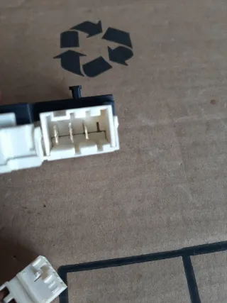 Bloca-puerta lavadora Ariston, Indesit