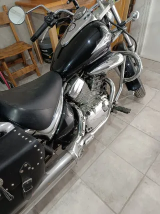 Suzuki Intruder  VLC Negra