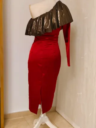 Vestido rojo diseño una manga Talla M