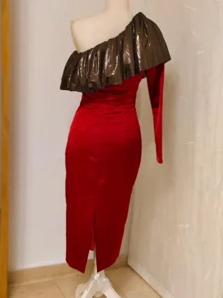 Vestido rojo diseño una manga Talla M