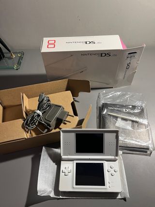 Nintendo DS Lite bianca + 2 giochi Pokémon