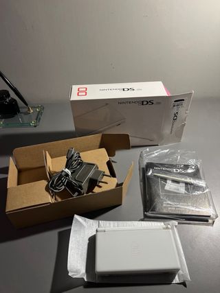 Nintendo DS Lite bianca + 2 giochi Pokémon