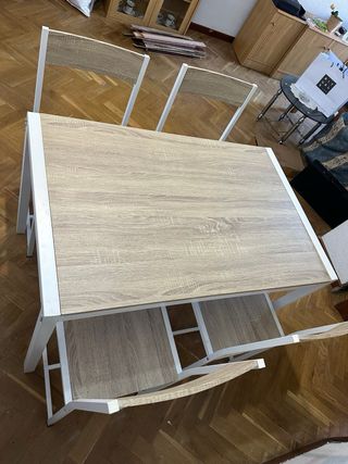 Mesa y 4 Sillas Comedor