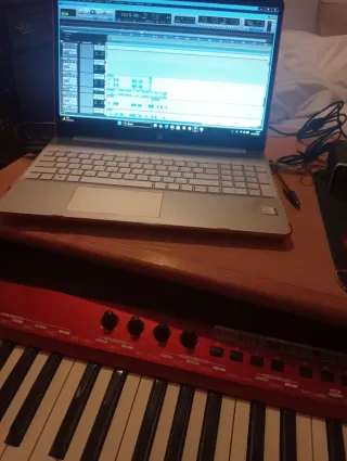 ALQUILO Controlador MIDI Behringer UMX610.