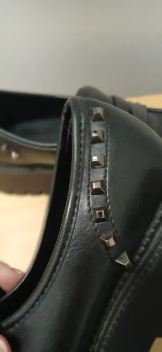 Mocasines negros con tachas T38