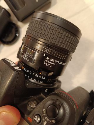 Nikon D7000 + Obiettivo 60mm Macro