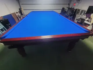 Mesa de billar snooker profesional.