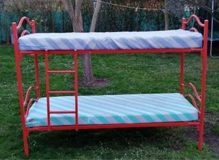 Litera metálica roja