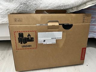 Portátil Lenovo Azul con Cargador y Caja