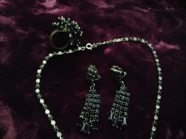 Conjunto collar, pendientes y anillo vintage