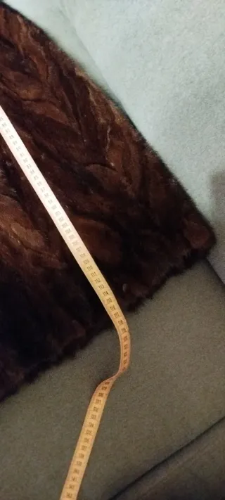 Abrigo largo con acabado piel color marrón