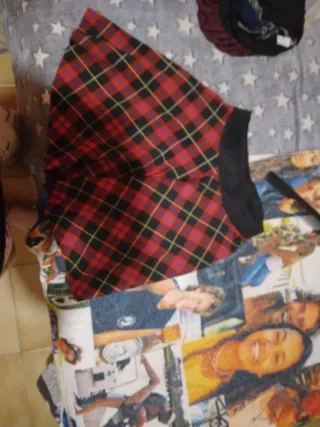 Falda cuadros roja y negra