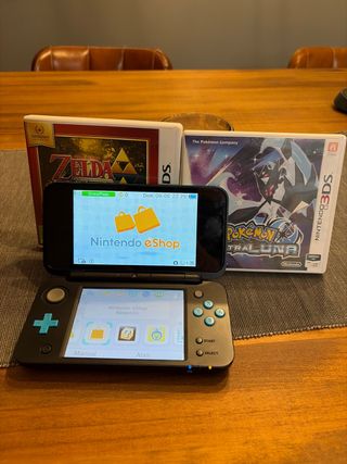 Nuovo Nintendo 2DS XL Nero + Pokémon e Zelda