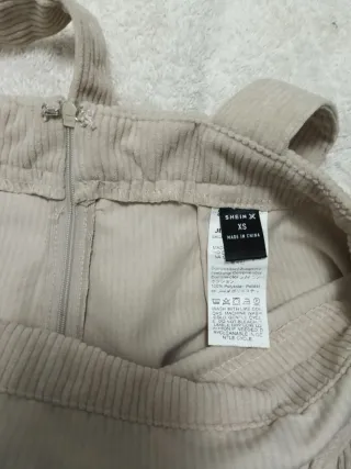 Peto corto pana con abeja bordada T.XS