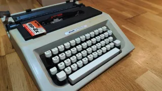 Máquina de escribir Olivetti Lettera 40
