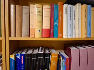 Libros de Teología y Actividades Se puede unos.