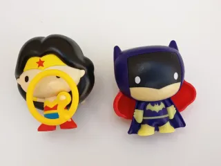 Figuras Wonder Woman y Batgirl