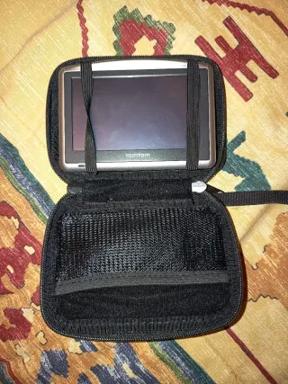 Navegador GPS TomTom ONE XL con accesorios