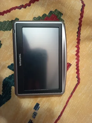 Navegador GPS TomTom ONE XL con accesorios