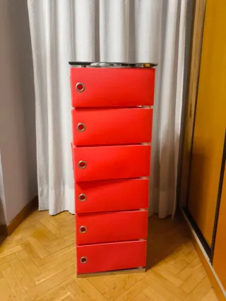 Zapatero rojo y plateado