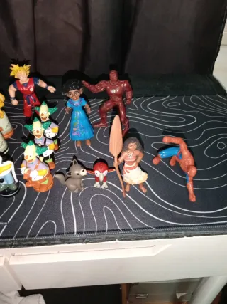 Lote ( 49 )Figuras PVC Marvel,los Simpsons, Disney