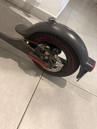 Patinete Eléctrico con Cadena y Candado