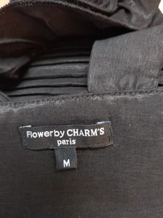 Vestido fiesta corto negro con flores.