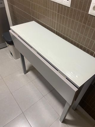 Mesa de cocina extensible gris y blanca
