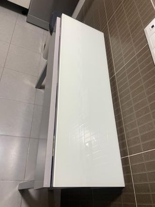 Mesa de cocina extensible gris y blanca