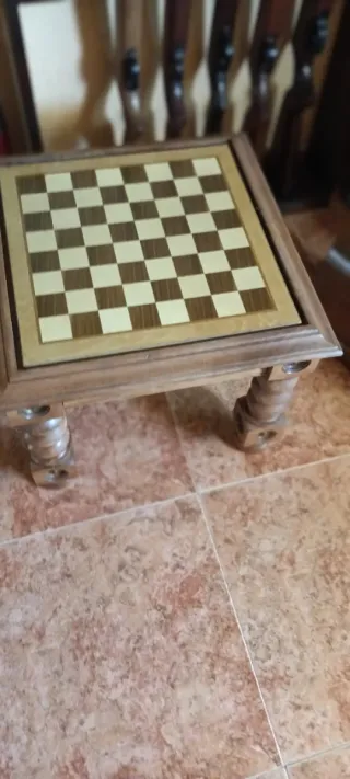 Mesa de ajedrez de madera