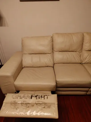 Sofá de piel beige 3 plazas