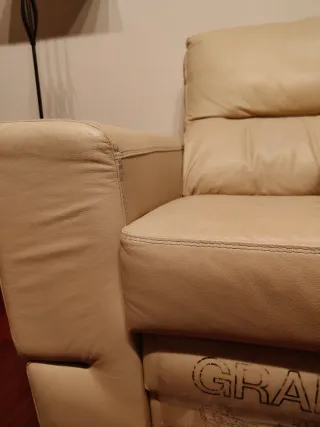 Sofá de piel beige 3 plazas