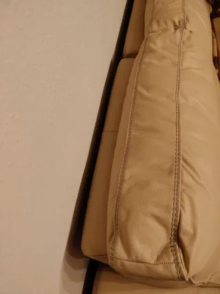 Sofá de piel beige 3 plazas