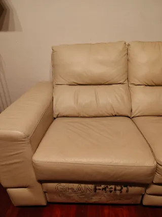 Sofá de piel beige 3 plazas