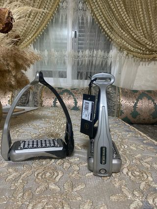 Estribos de equitación plateados