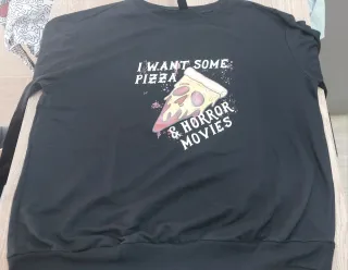 Sudadera Negra con Estampado Pizza