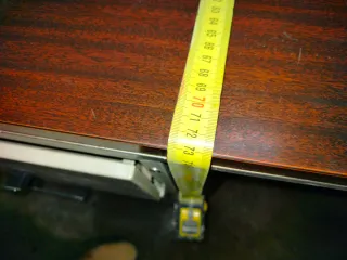 Escritorio metálico con cajones