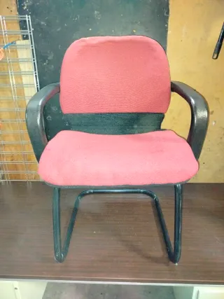 Escritorio metálico con cajones