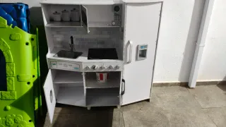 Cocinita de juguete blanca..