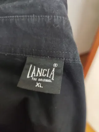 Camisa Lancia Negra con Cremalleras y Tachuelas