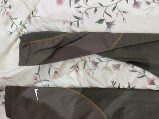 Leggings Nike Marrón y Verde Oliva