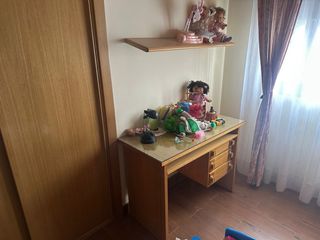 Habitación completa de madera , escritorio, baldas