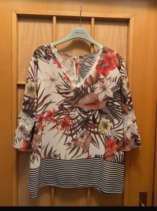 Blusa floreale maniche 3/4
