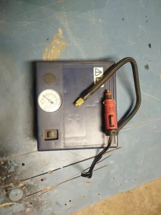 Compresor Coche 12V con Manómetro