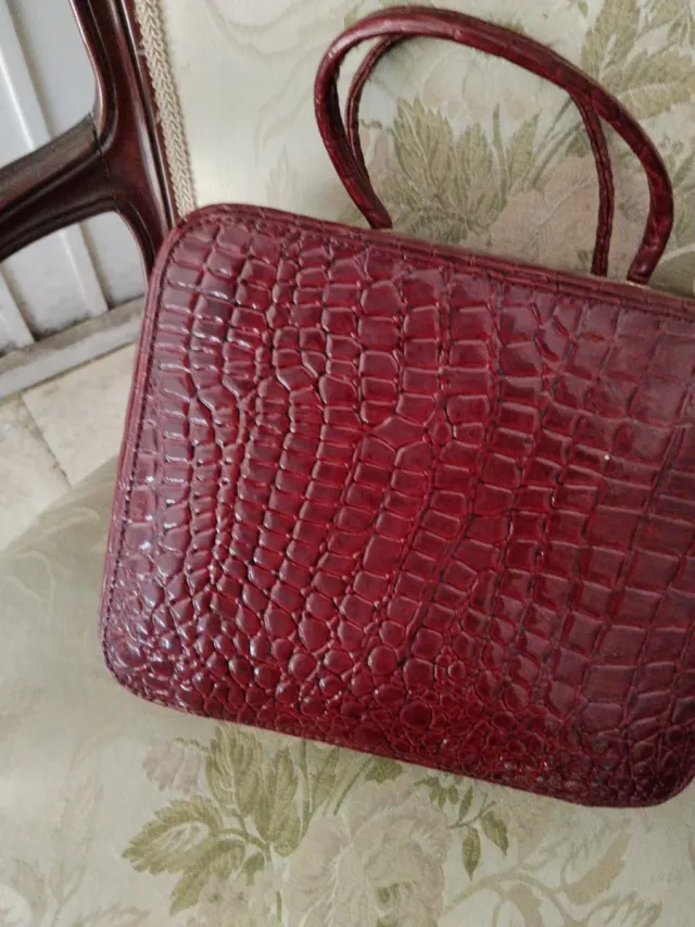 Bolso maletín vintage rojo